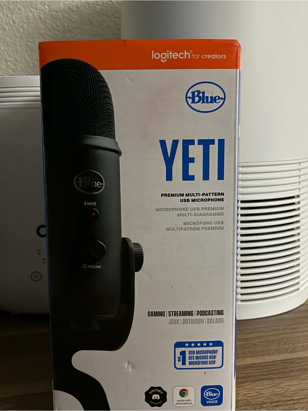 Yeti Microphone - Black - Professional Broadcast Sound